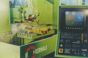 CNC-Fräsmaschine mit Werkzeugwechsler